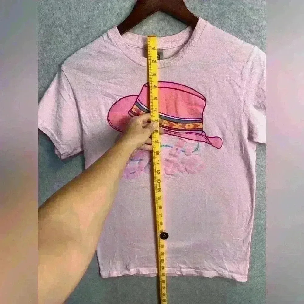 Barbie Cowgirl Hat Graphic Print Pink Short Sleeve T-Shirt Size S Western Preppy - Picture 3 of 8